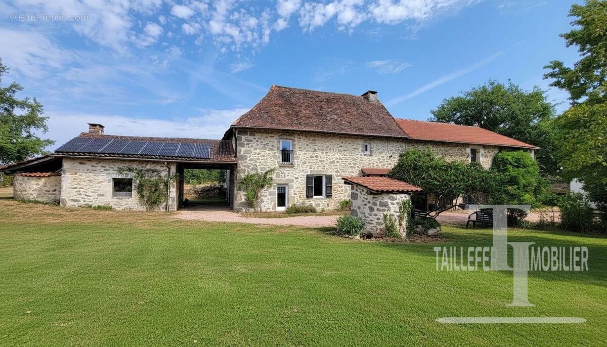 Maison 260 m² à Saint-Saud-Lacoussiere  - photo 2