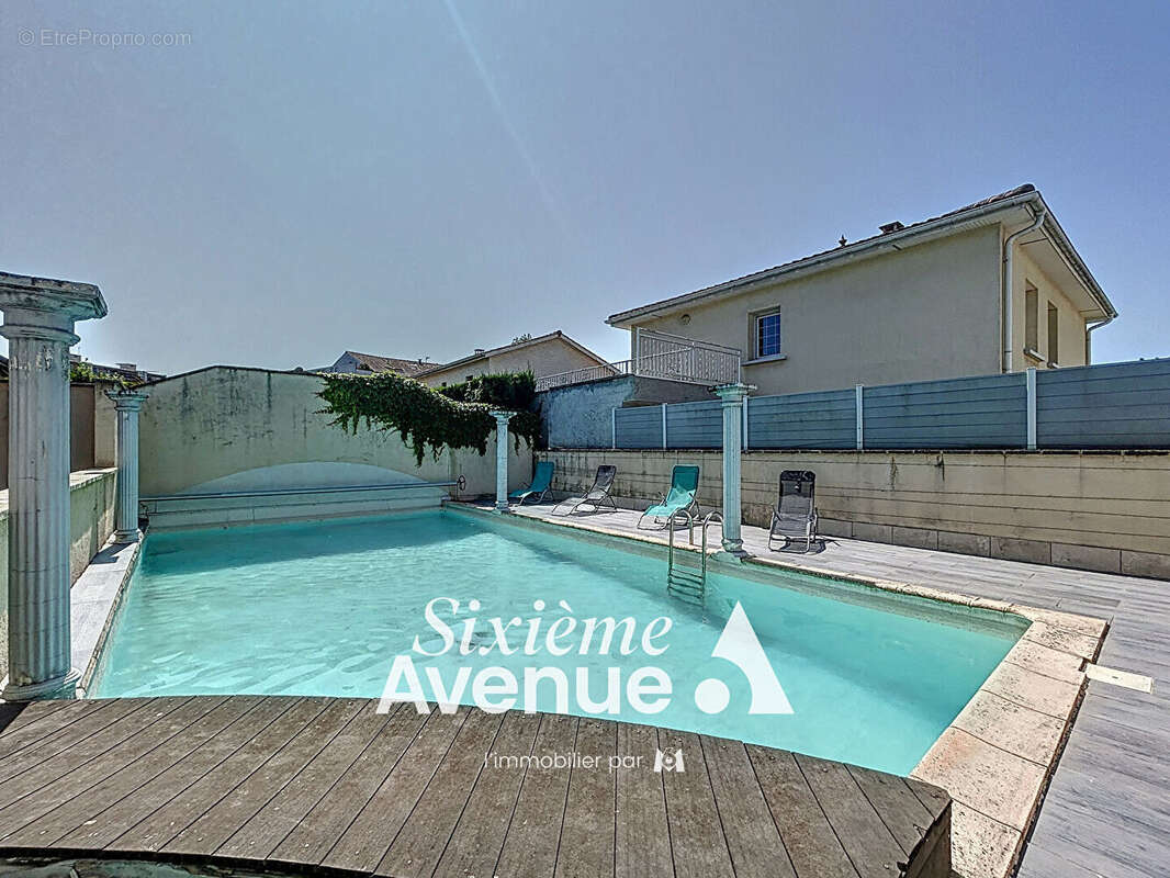 Maison à DECINES-CHARPIEU