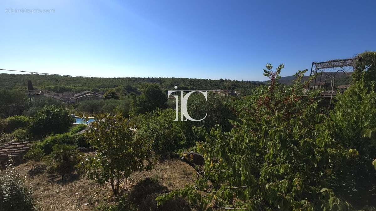 Authenticité, élégance et confort au cur du Sud Ardèche : une maison en pierre rare avec piscine où tout se fait à pied. - photo 6