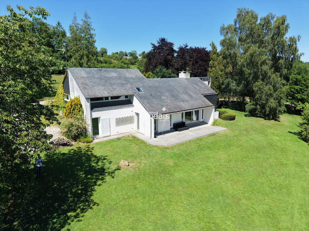 Maison 275 m² à Saint-Andre-De-L'epine  - photo 2