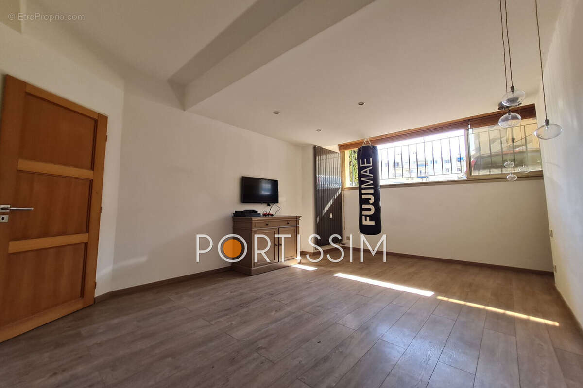 Appartement à SAINT-LAURENT-DU-VAR