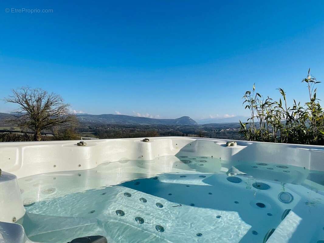 Maison à CONTAMINE-SARZIN