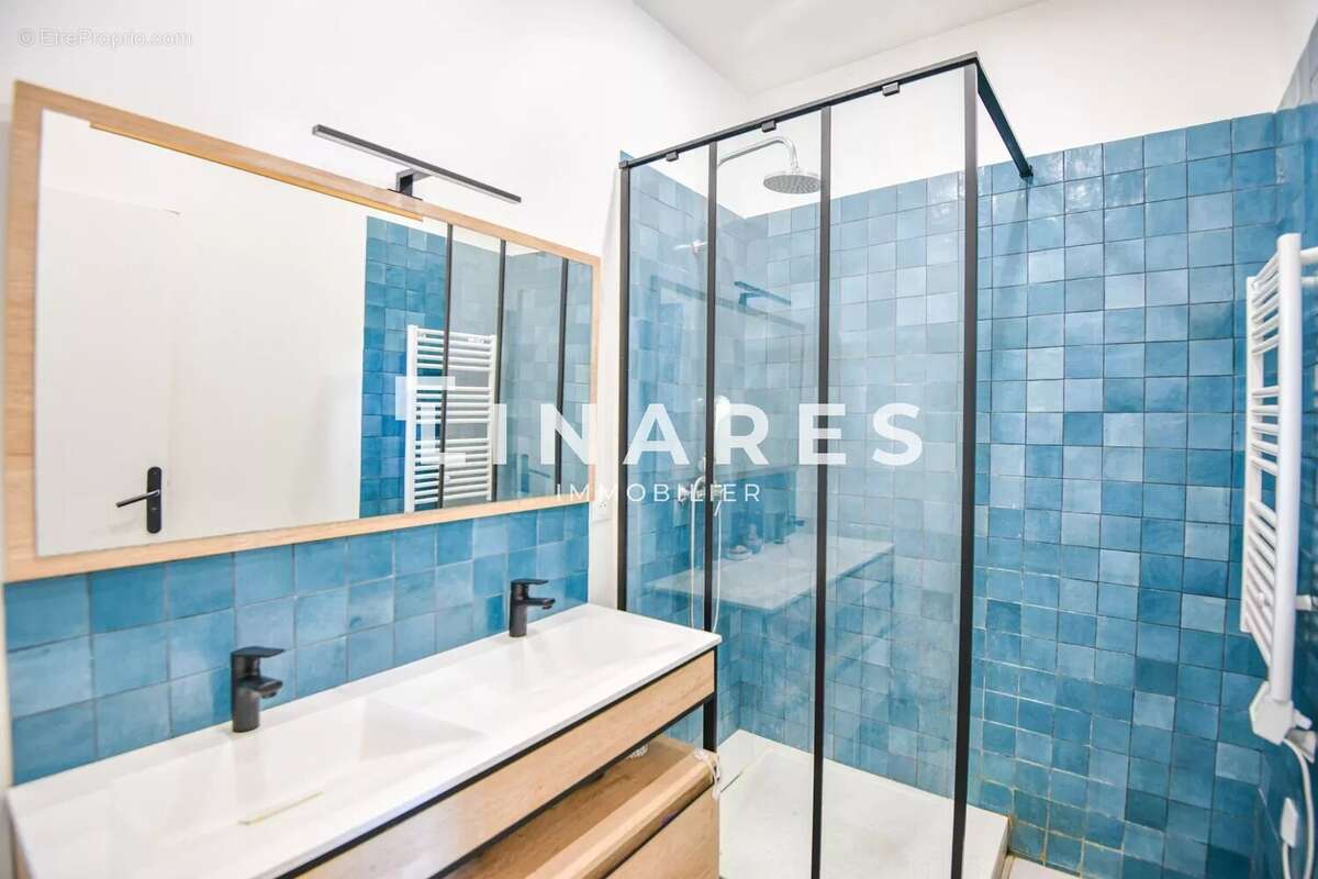 Appartement à MARSEILLE-5E