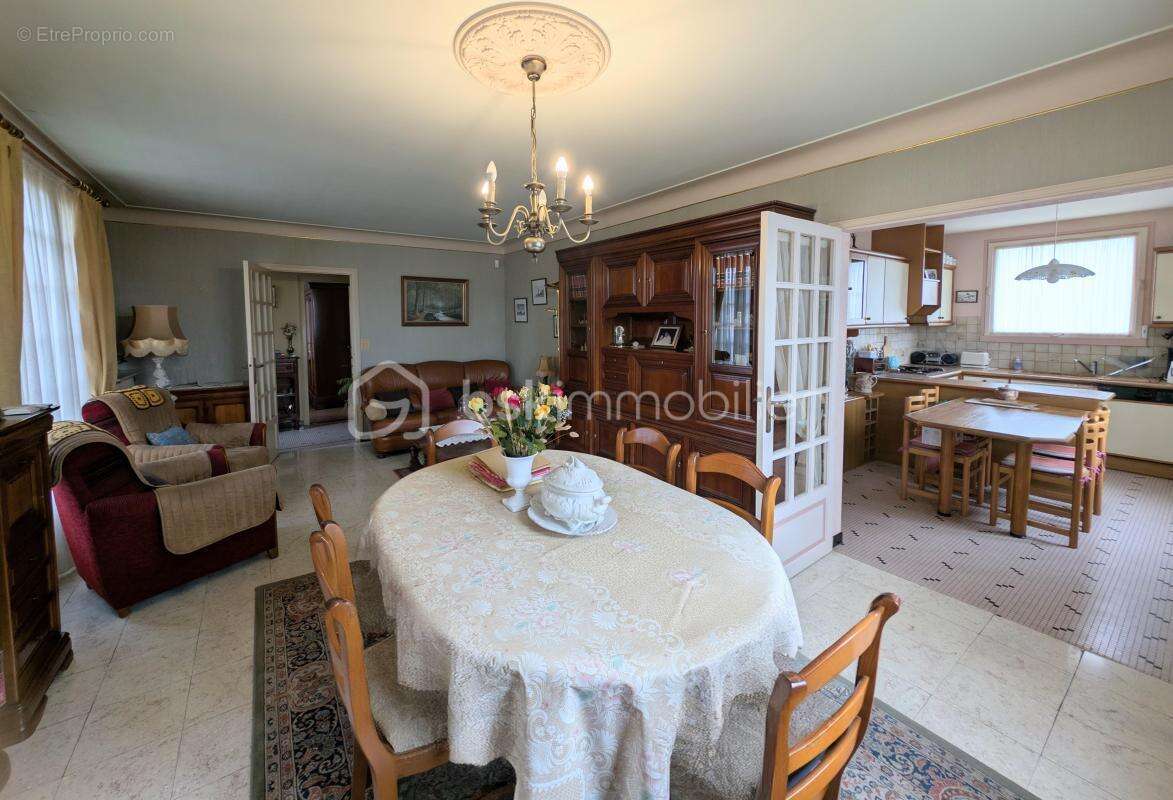 Maison à SAINT-JULIEN-DE-CONCELLES