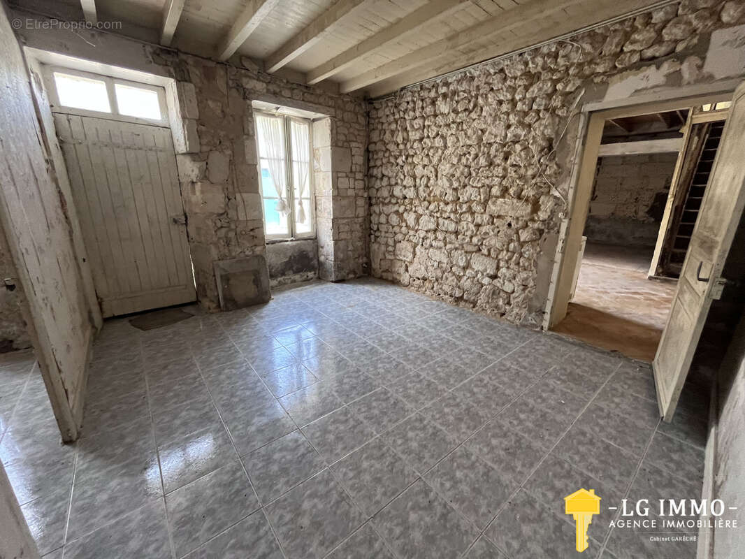 Maison à MORTAGNE-SUR-GIRONDE