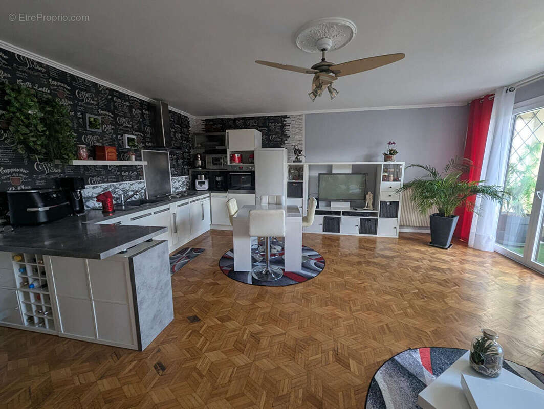 Appartement à SAINT-MARTIN-D'HERES