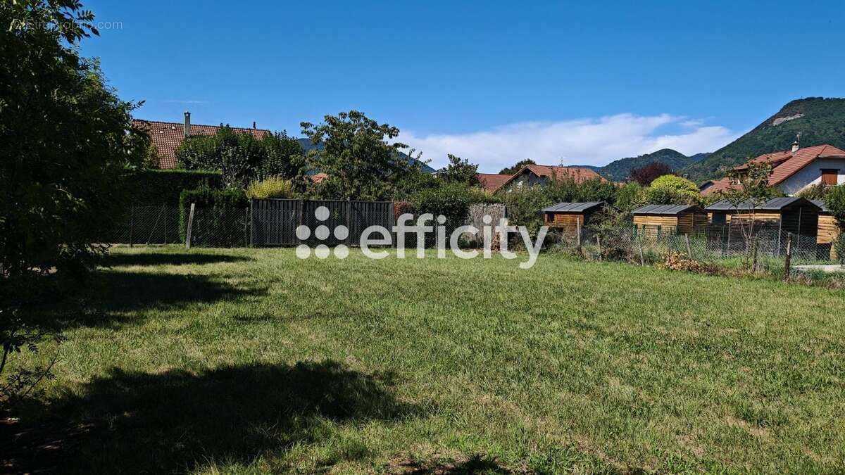 Terrain 1021 m² à Coublevie  - photo 2