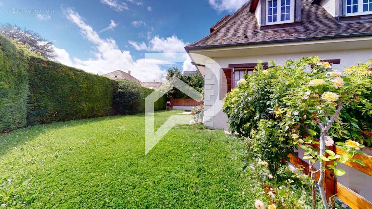 RARE - Coeur de Marly-le-Roi maison familiale de 6 chambres avec double séjour, jardin, garage - photo 3