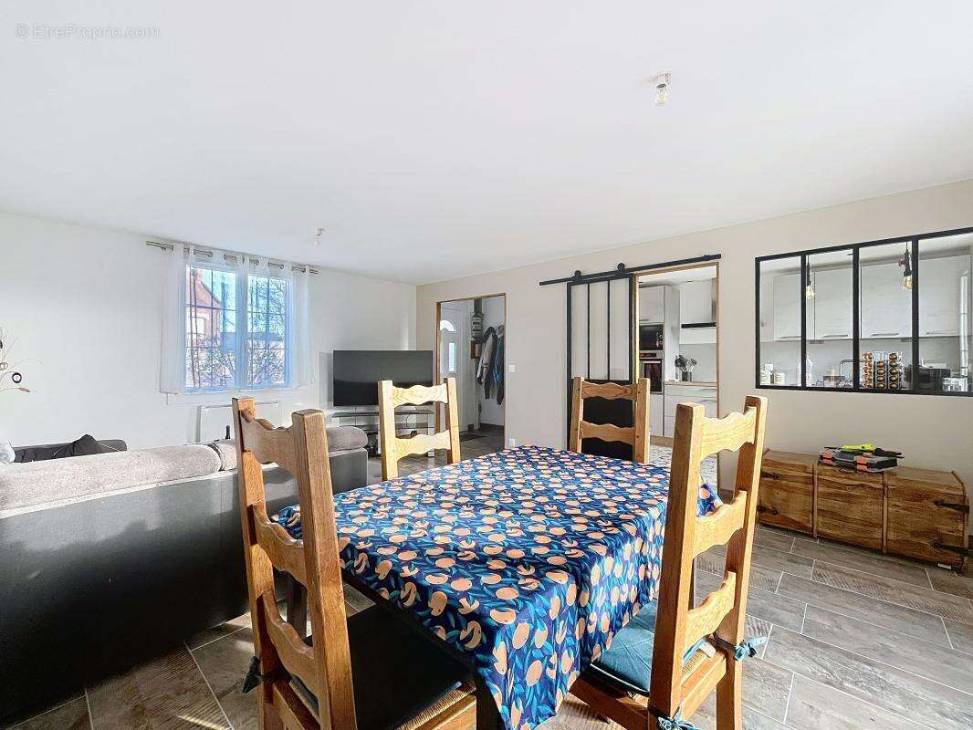 Maison à ROYE-SUR-MATZ