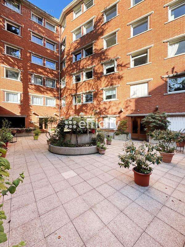 Appartement à LEVALLOIS-PERRET
