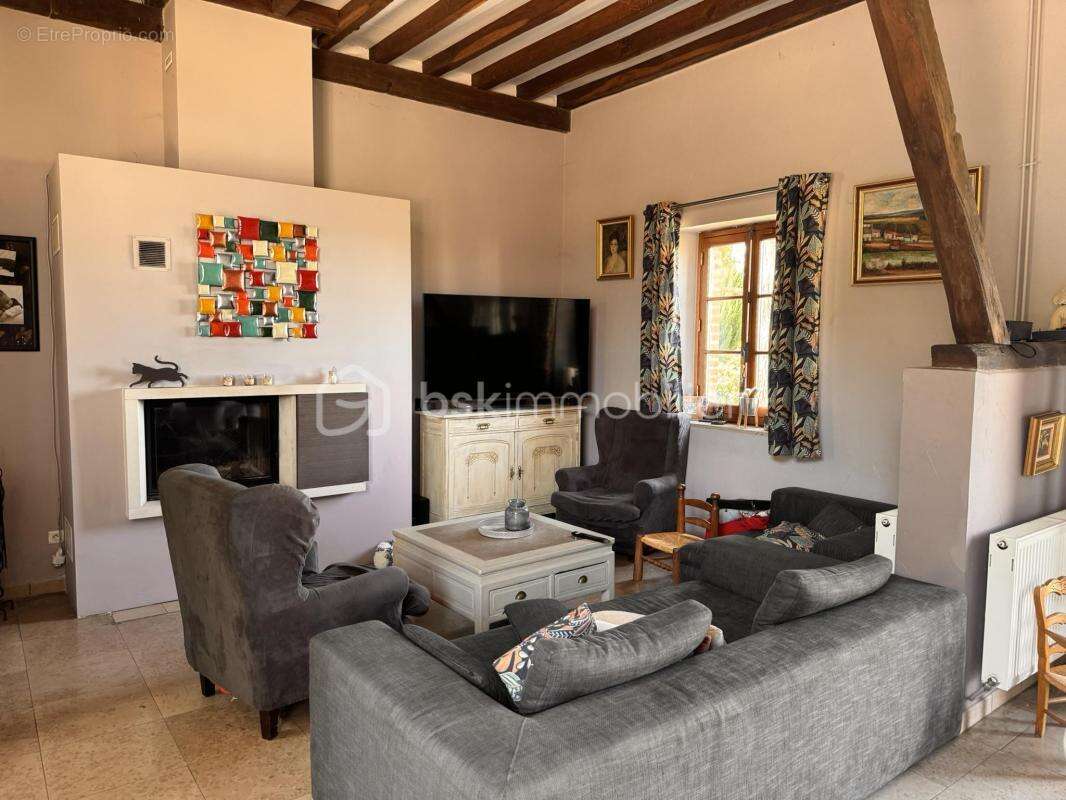 Propriété familiale de 265 m2 avec dépendances - 12 pièces - 9 chambres - photo 5