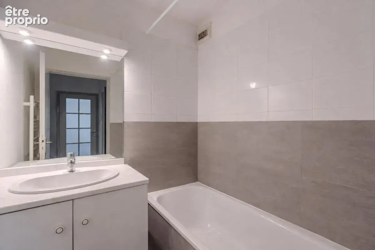 Appartement T3 avec terrasse Sud-Est et climatisation — Bruguières centre - photo 9