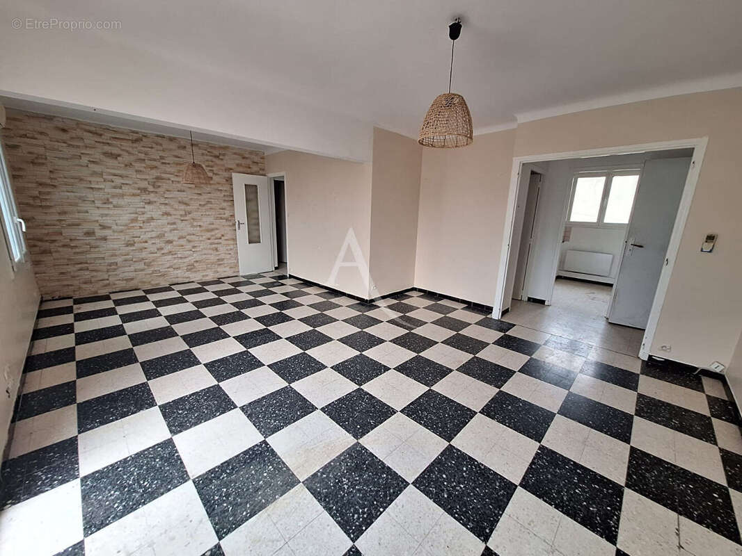 Appartement à RODILHAN