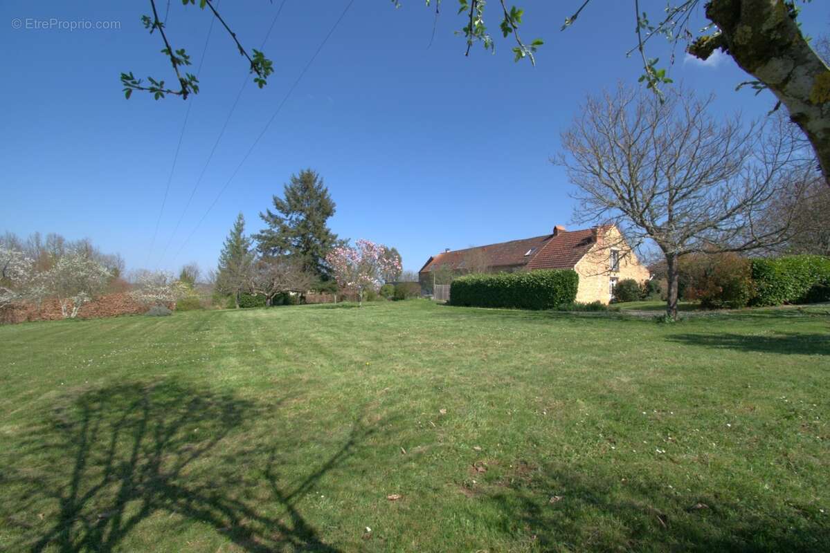 SAINT GENIES (24), vente propriété 277 m2 sur 4 ha, gîtes en activité - photo 6