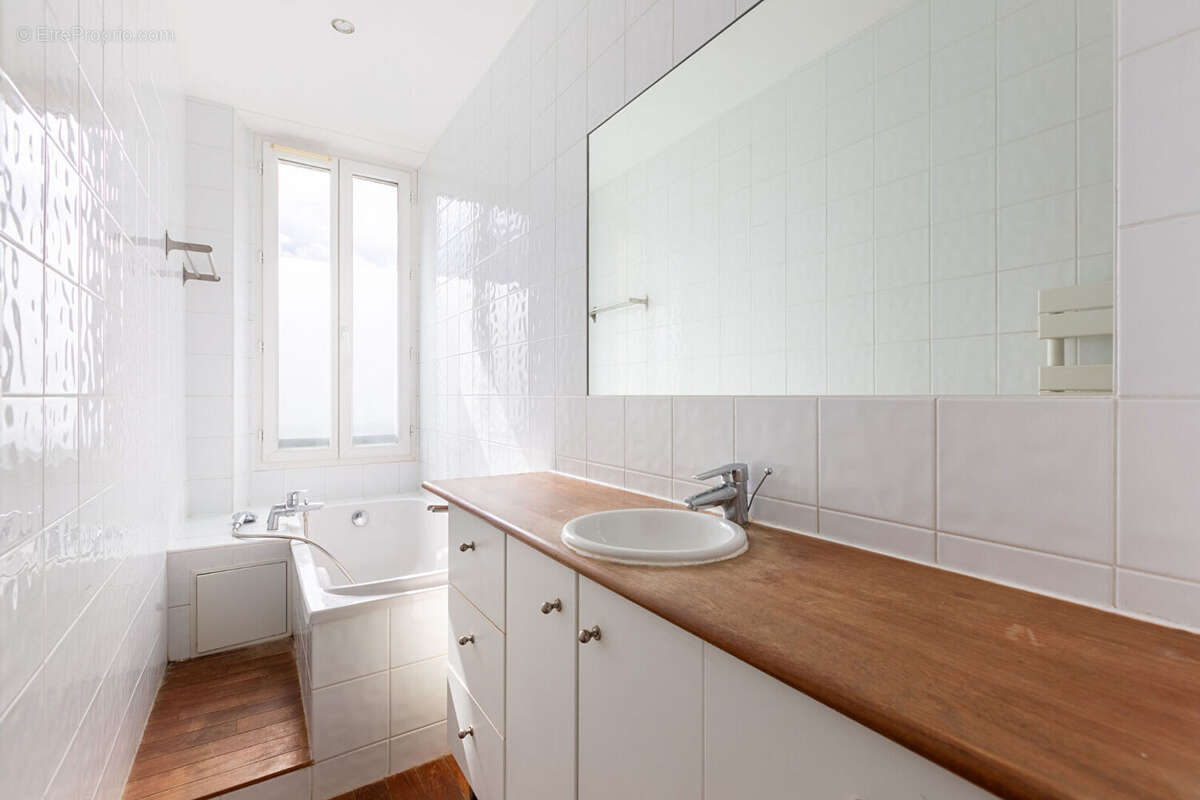 Appartement à PARIS-14E