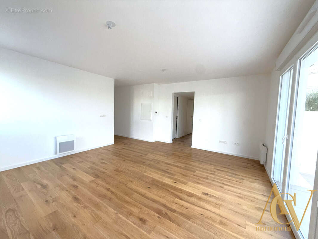 T3 haut de gamme terrasse 32 m² &amp; vue imprenable ! 2 - Appartement à COGOLIN
