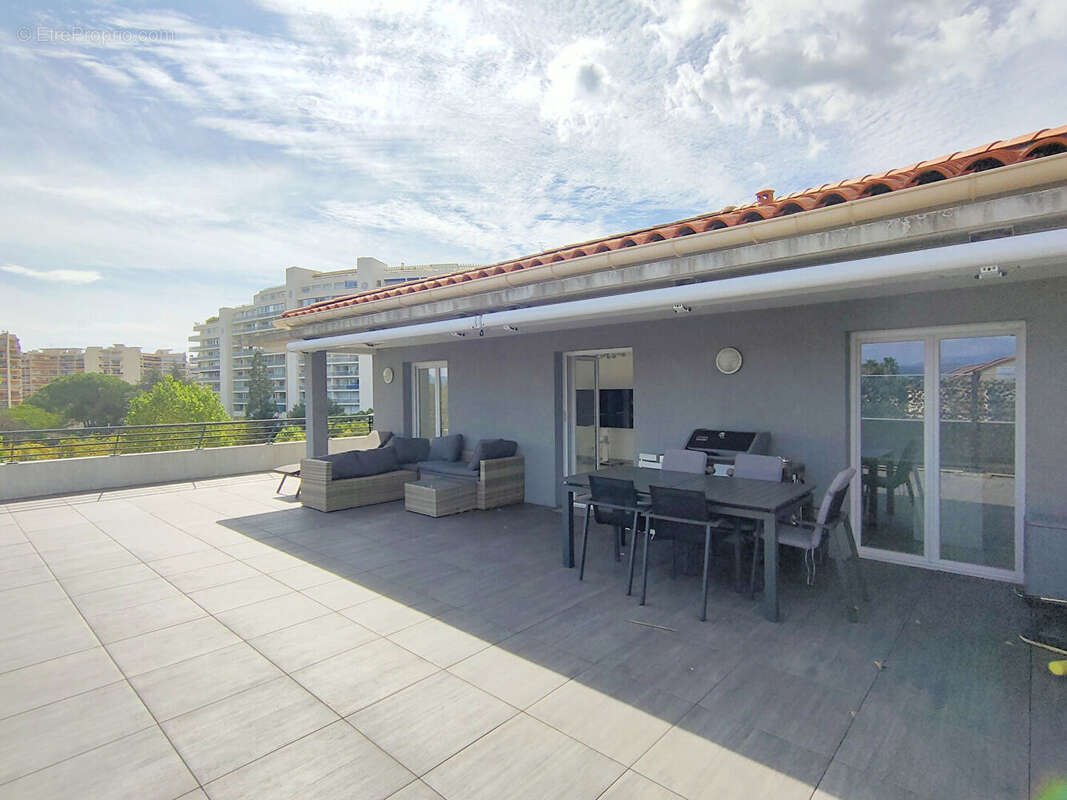 Appartement à MANDELIEU-LA-NAPOULE