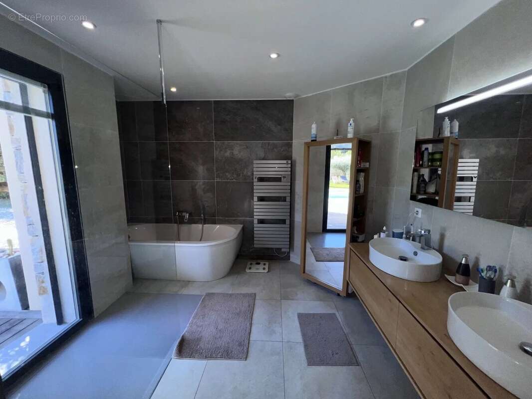 Maison à SOLLIES-TOUCAS