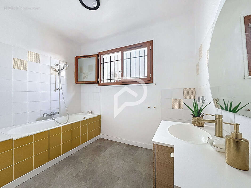 Maison à CHAMPS-SUR-MARNE