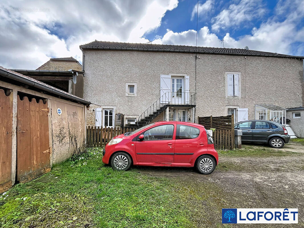 Maison à IS-SUR-TILLE