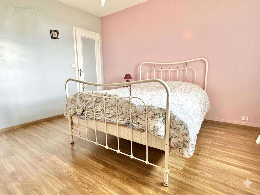 Maison à VILLENEUVE-SUR-YONNE