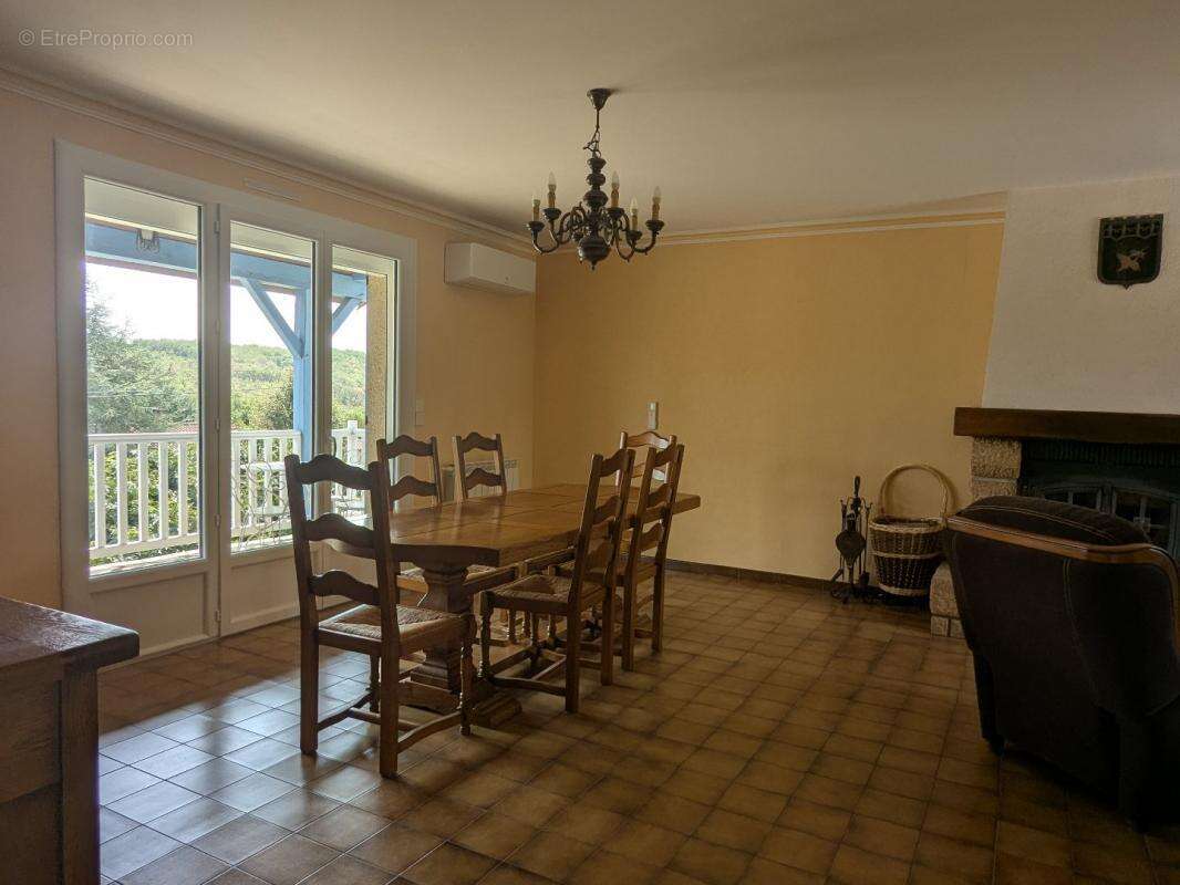 Maison à LISSAC-ET-MOURET