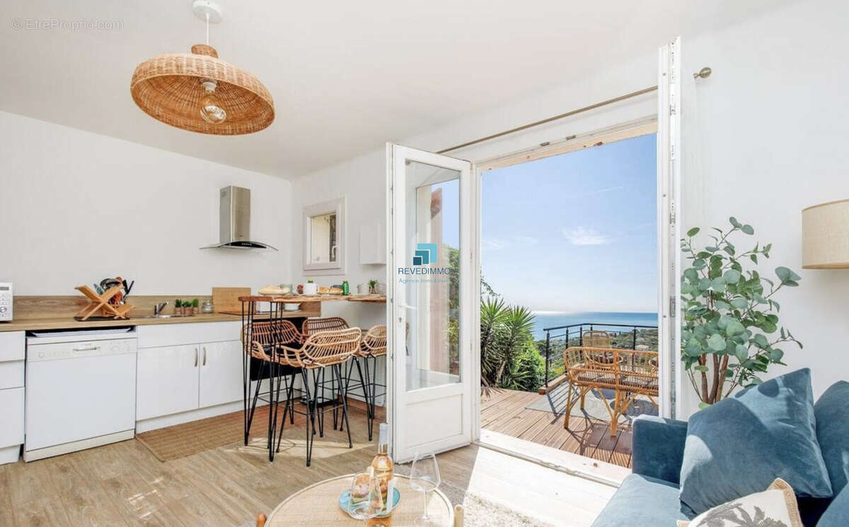 Appartement à ROQUEBRUNE-SUR-ARGENS
