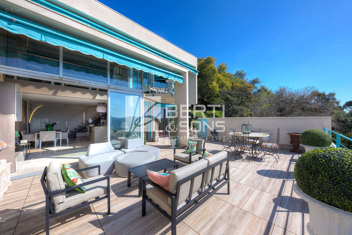 Appartement à MANDELIEU-LA-NAPOULE