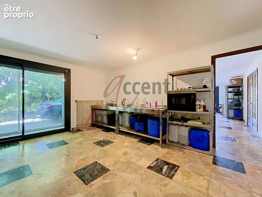 Maison familiale de 328 m² avec piscine et possibilité de 2 logements - photo 11
