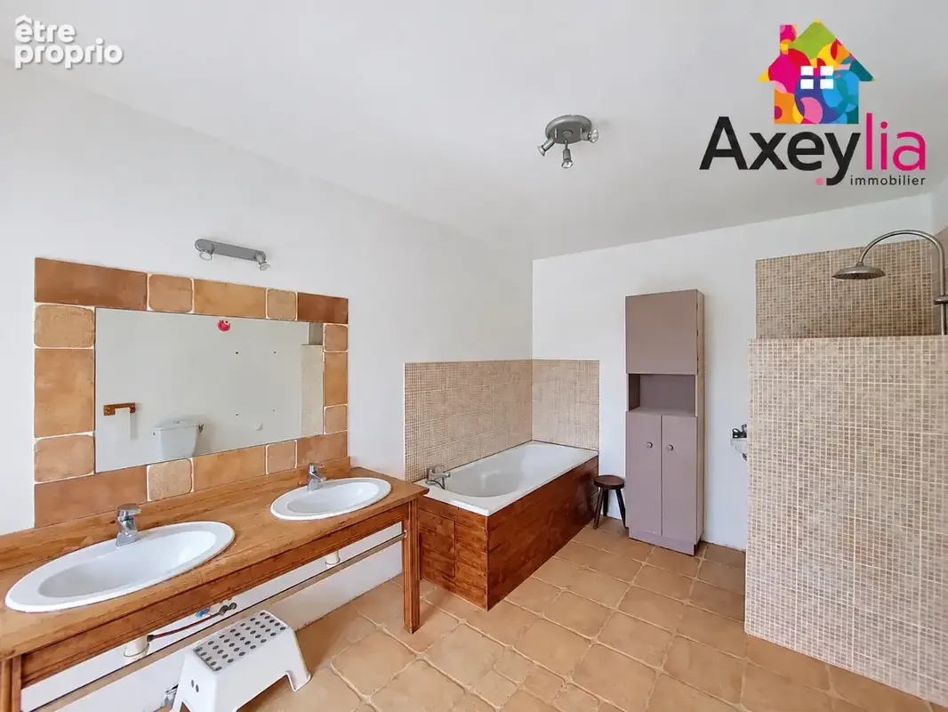A vendre- saint-julien de jonzy- maison en pierres sur terrain d'environ 2600 m2 - photo 6