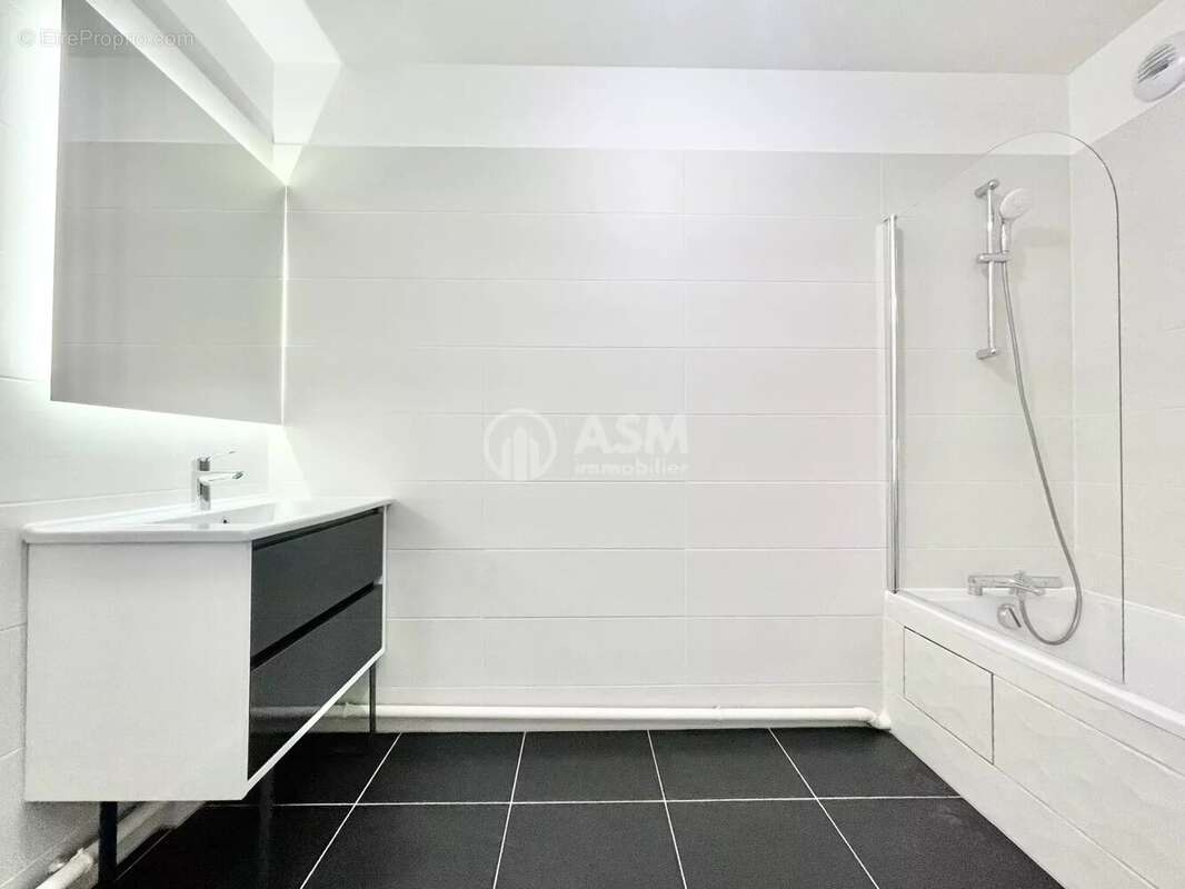 Appartement à LEVALLOIS-PERRET