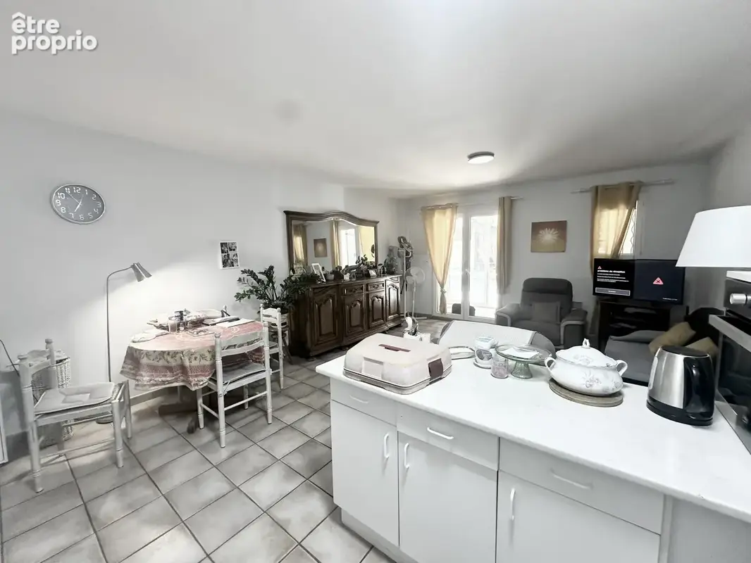 Appartement 49m2 de type 2 SENAS - photo 2