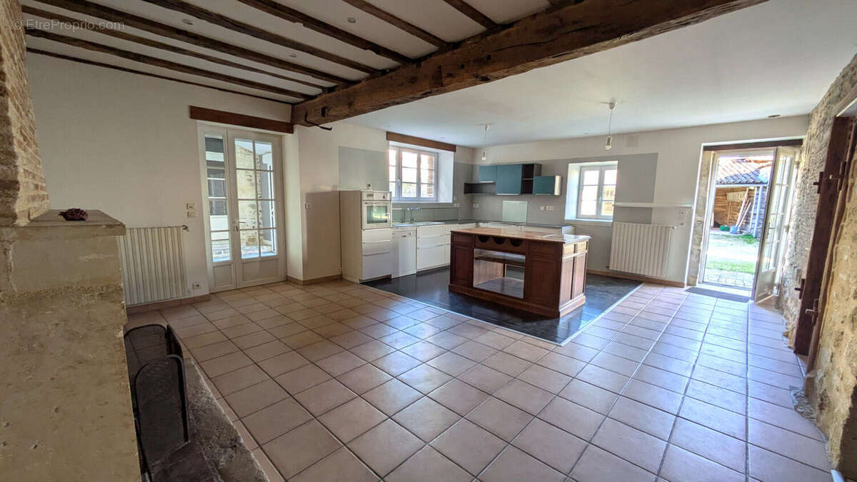 Maison à CHARROUX