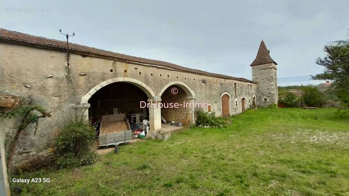 Maison à AUJOLS