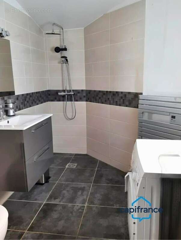 Maison à VIC-LA-GARDIOLE