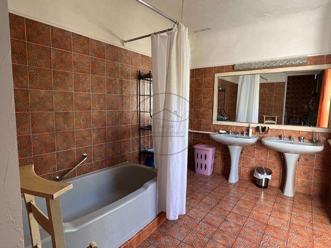 Maison à SAINT-SAUVEUR-DE-CRUZIERES