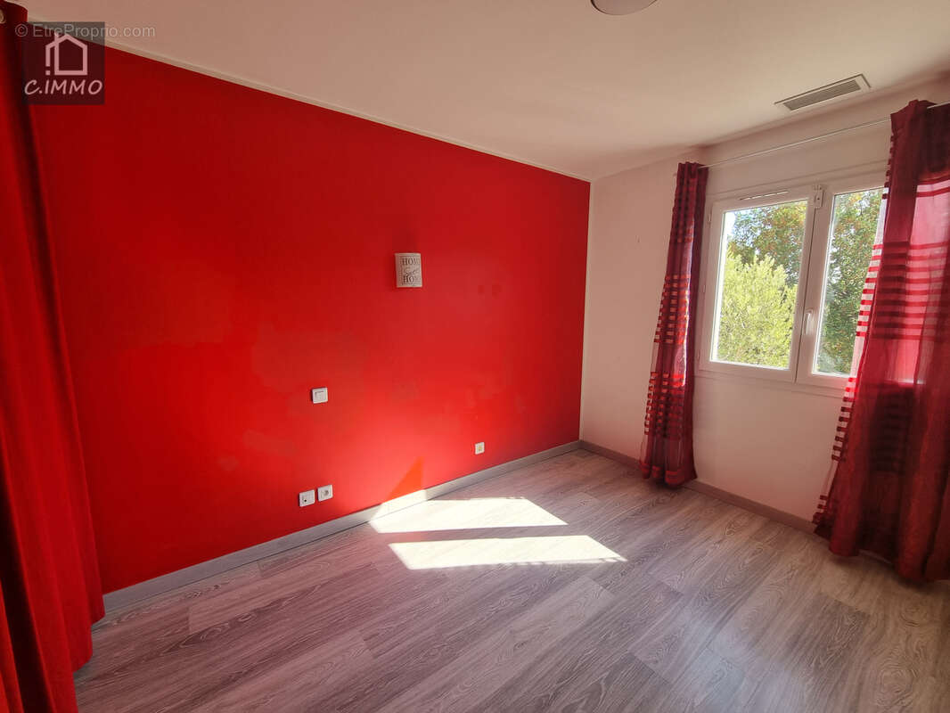 Villa de plain-pied de 104 m2 de type 4 avec terrasse, jardin et garage avec mezzanine. - photo 10
