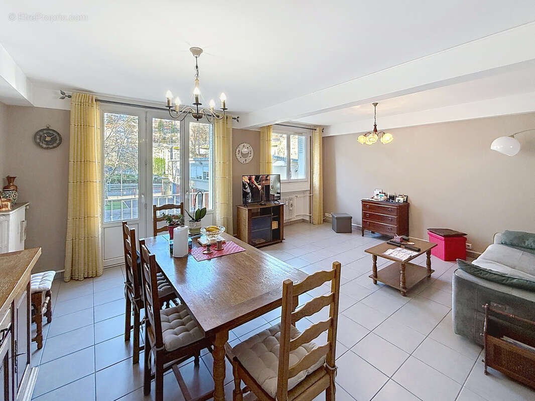 Appartement à SAINT-ETIENNE