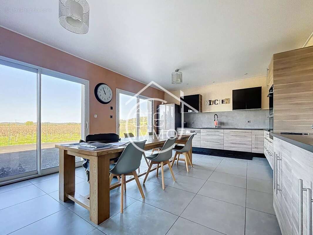 Maison à SAINT-MAGNE-DE-CASTILLON