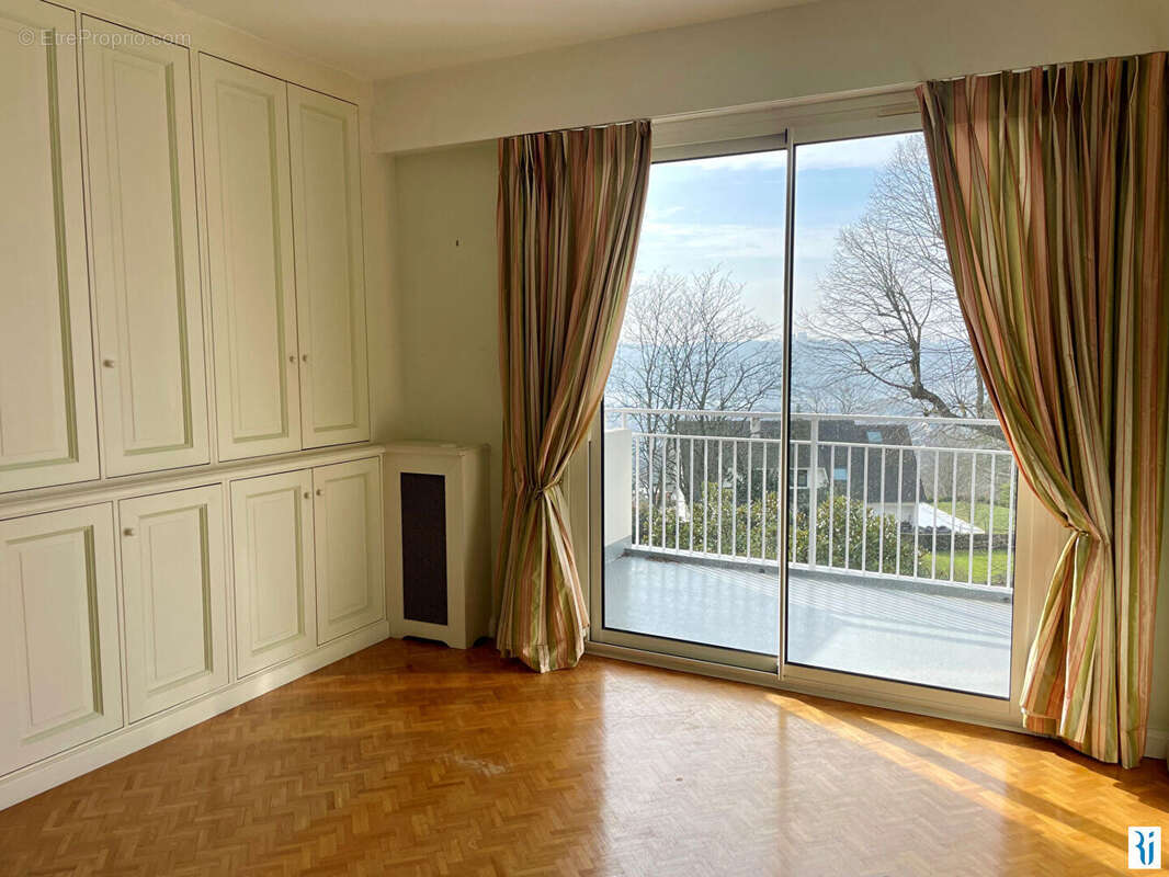 Appartement à MONT-SAINT-AIGNAN