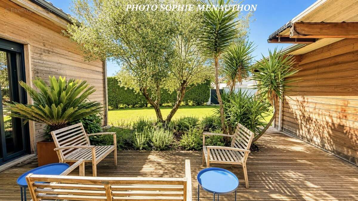 À 2 km de Dax, villa d'architecte T6 de plain-pied avec piscine et 5 chambres. - photo 3
