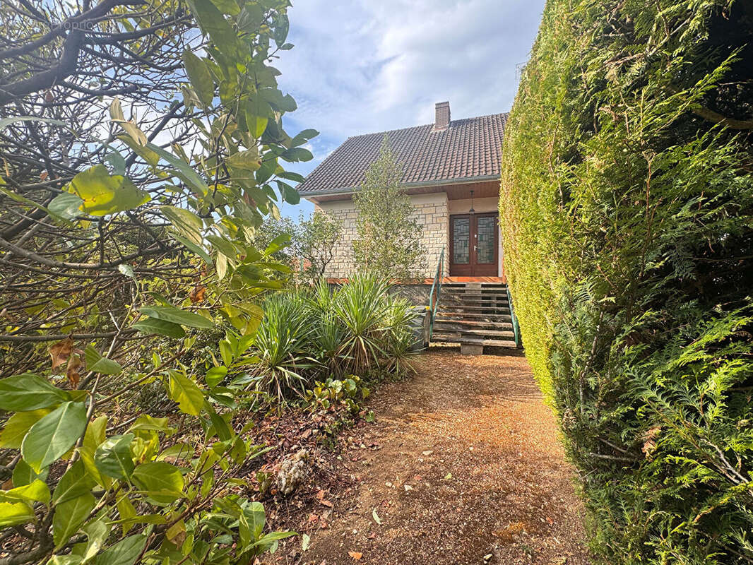 Maison Chenove 8 pièce(s) 220 m2 - photo 13