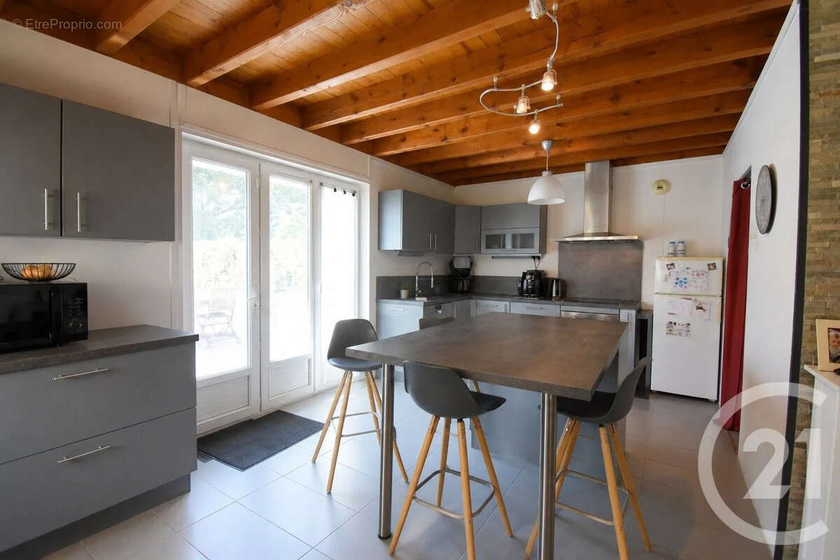 Maison 103 m² à Vendat  - photo 2