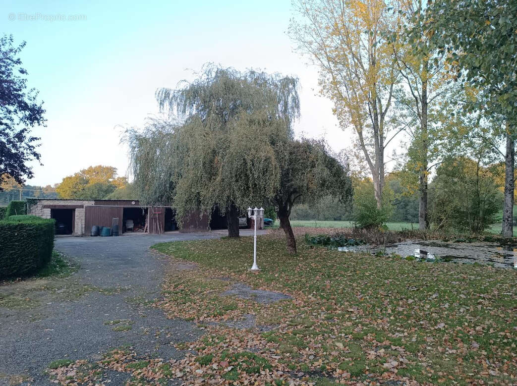 29540 Spézet maison 5 chambres beaux volumes terrain arboré de 6000 m² étangs garages - photo 10