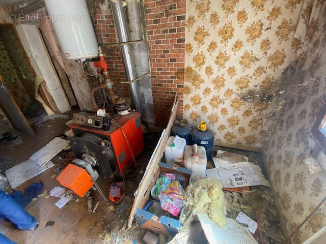 Maison à restaurer avec dépendances sur terrain de 1000 M2 - photo 5