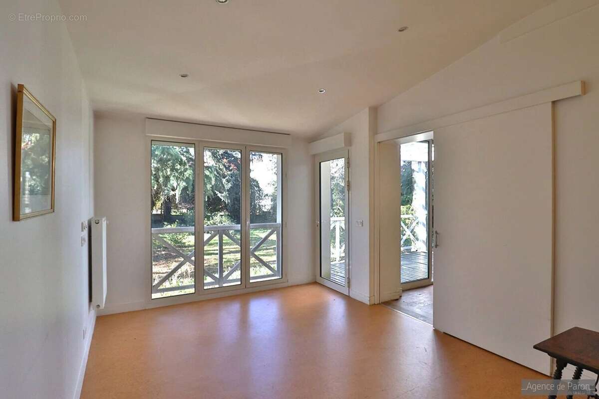 Maison à VERRIERES-LE-BUISSON