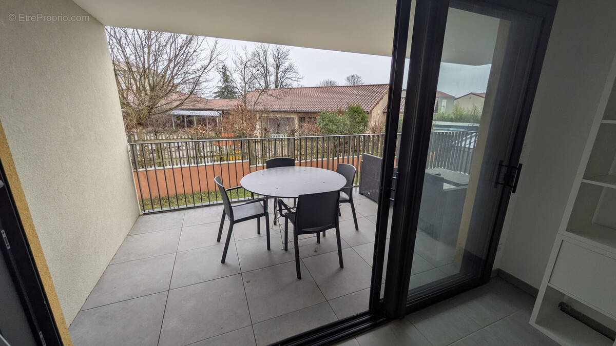 Appartement à LA TOUR-DE-SALVAGNY