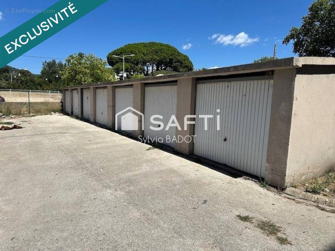 Photo 1 - Parking à TOULON