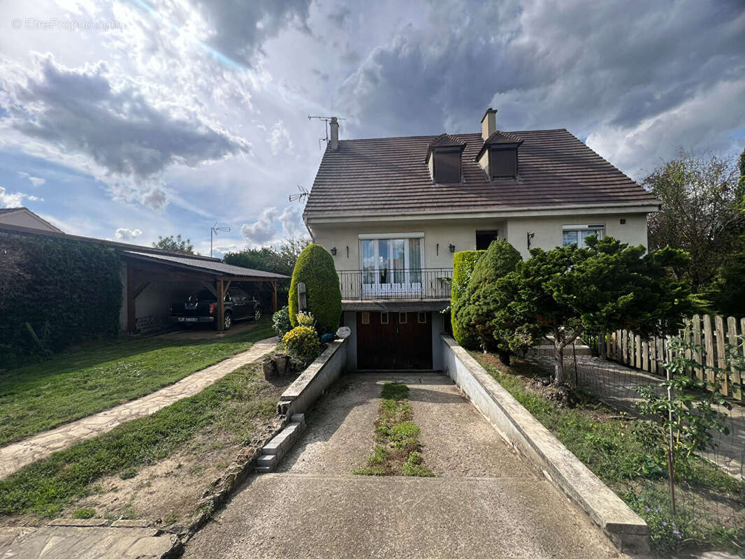 Maison à LA CHAPELLE-EN-SERVAL