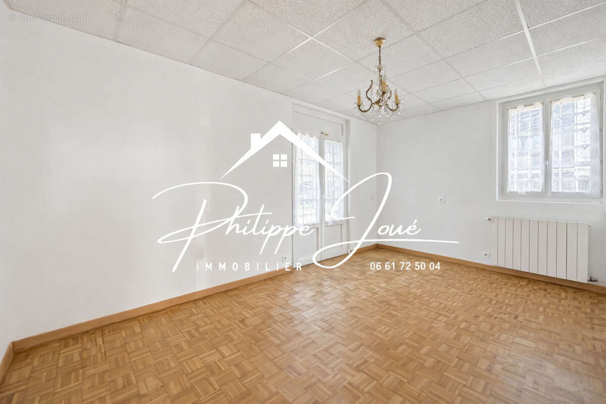 Maison à VILLENEUVE-L'ARCHEVEQUE